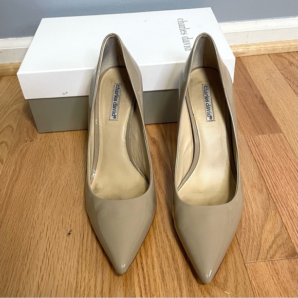 Charles David Sway Taupe Patent Leather Pointed Toe Heels Shoes 9 - Picture 2 of 6